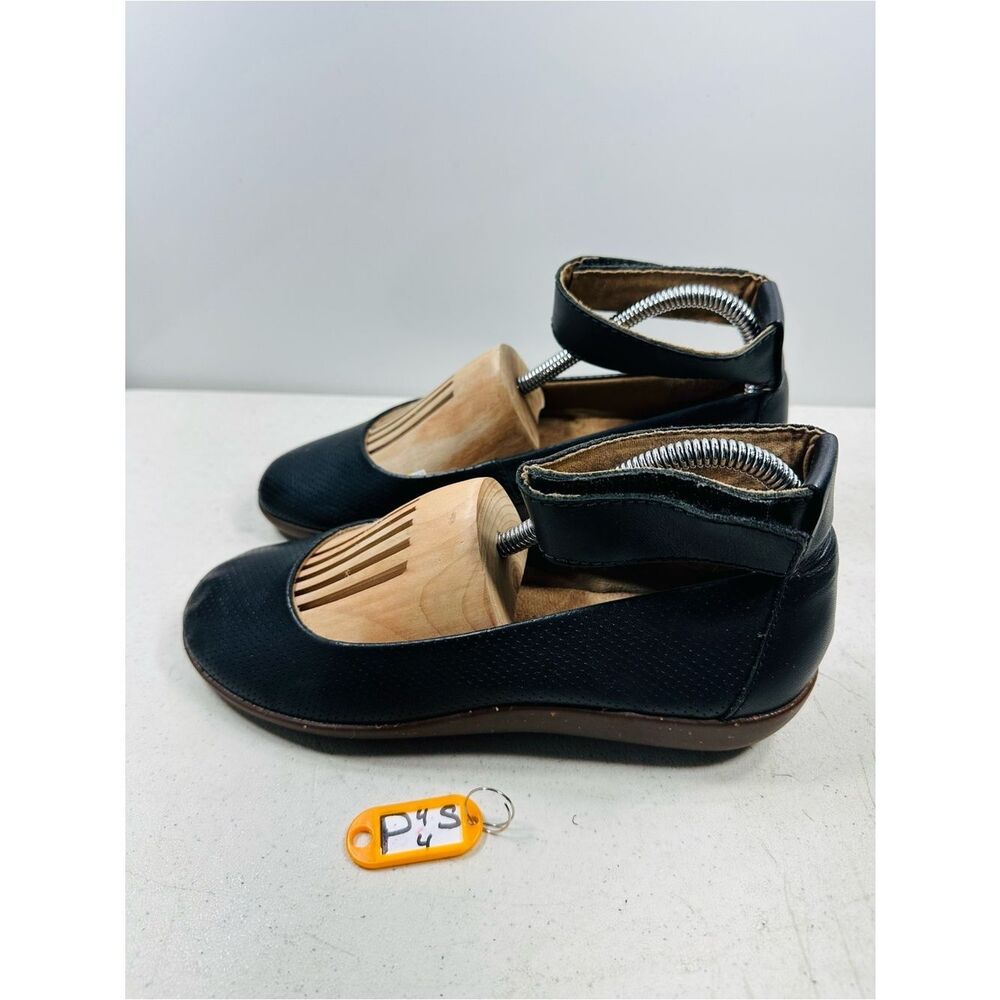 Black Ankle Strap Flat Shoes size 7,5